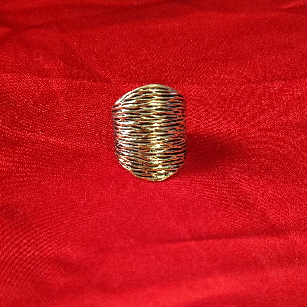 Elegant Gold-Toned Women's Ring